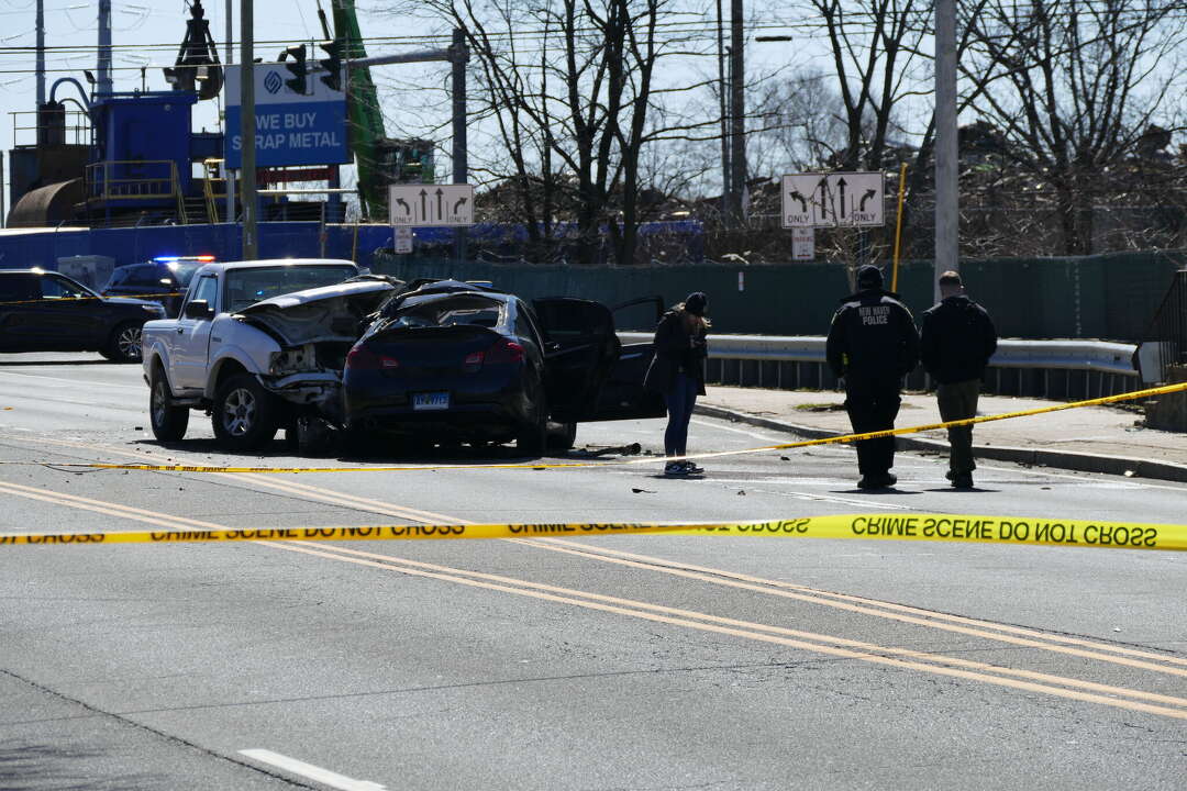 Driver killed in New Haven crash after fleeing stop by troopers: Cops