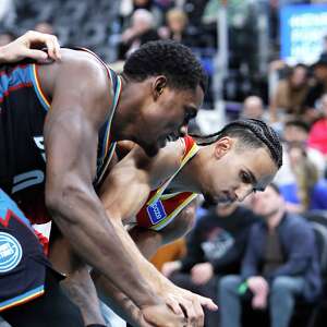 Surging Hawks snap the East-leading Pistons' 4-game winning streak with a 130-129 win in overtime