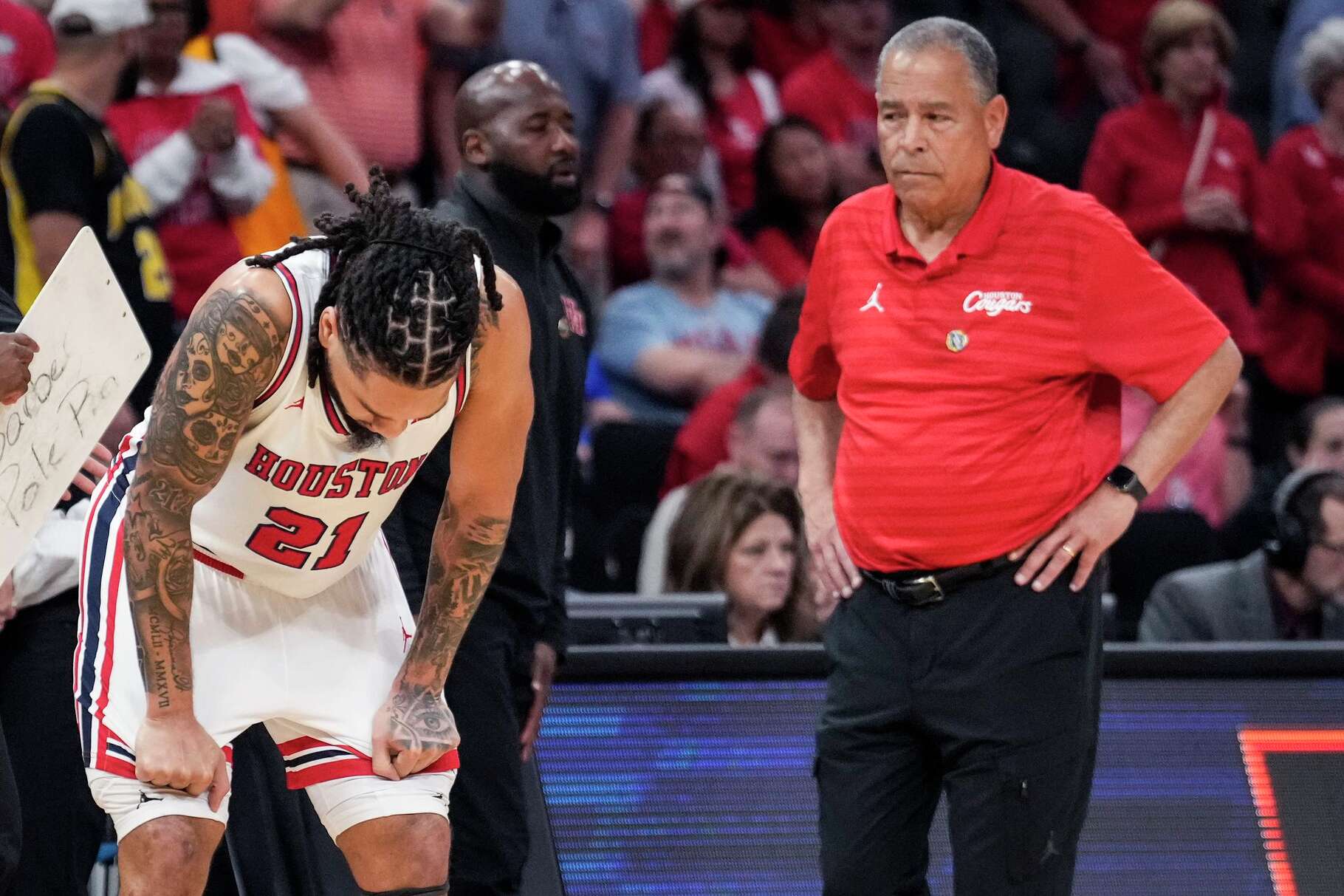 Houston Cougars guard Emanuel Sharp (21) and head coach Kelvin Sampson react as time runs out in the Cougars' 65-55 loss to Illinois in a South Regional semifinal in NCAA college basketball tournament in Houston, Thursday, March 26, 2026.
