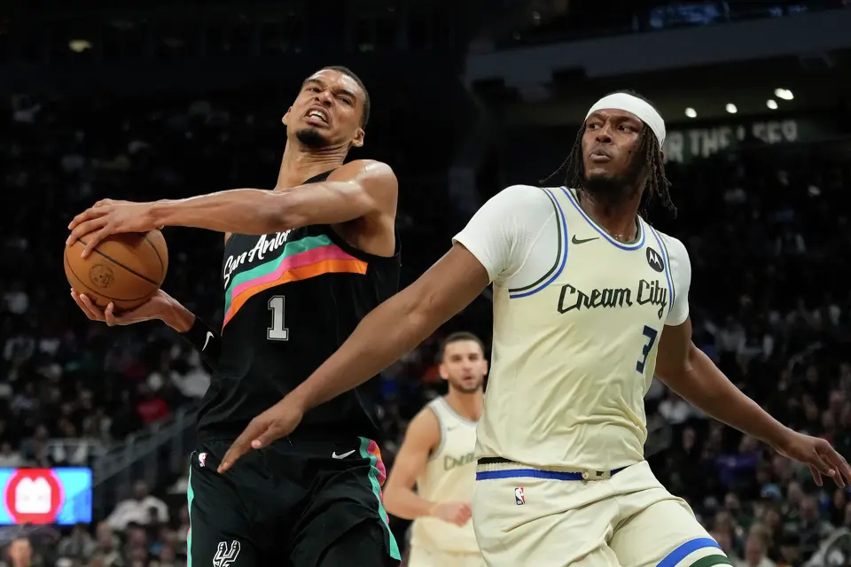 San Antonio Spurs' Victor Wembanyama (1) drives to the basket against Milwaukee Bucks' Myles Turner during the second half of an NBA basketball game Saturday, March 28, 2026, in Milwaukee. (AP Photo/Aaron Gash)