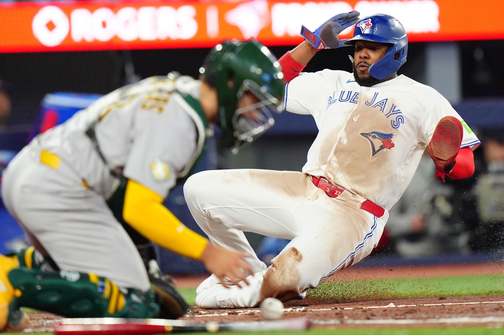 Ernie Clement has walk-off hit in 11th inning as Blue Jays defeat