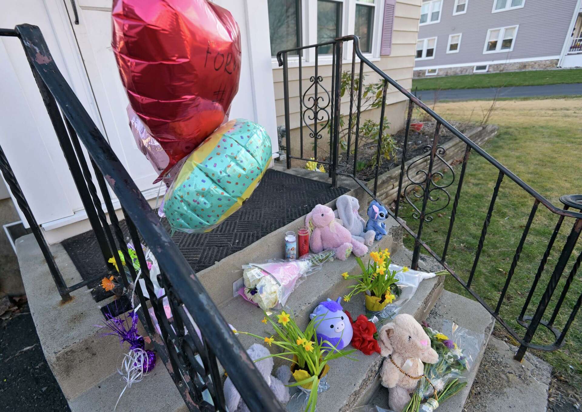 Plainville man kills girlfriend, 2 children and himself, police say