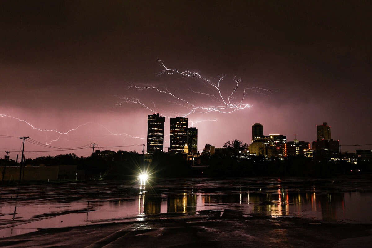 Could thunderstorms strike Texas this week? Forecasters say it's possible as the calendar turns to April.