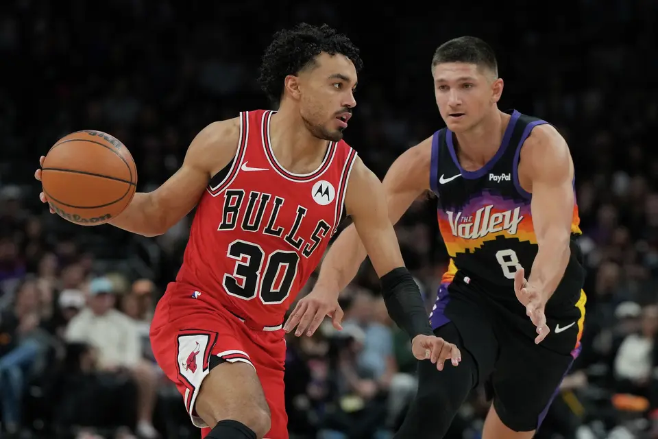 Chicago Bulls guard Tre Jones (30) during the first half of an NBA basketball game against the Phoenix Suns, Thursday, March 5, 2026, in Phoenix. (AP Photo/Rick Scuteri)