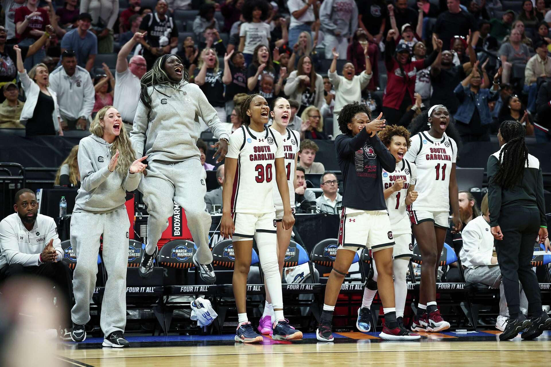Sc Bench Edwards, Makeer power South Carolina past TCU 78-52 to reach the Final Four