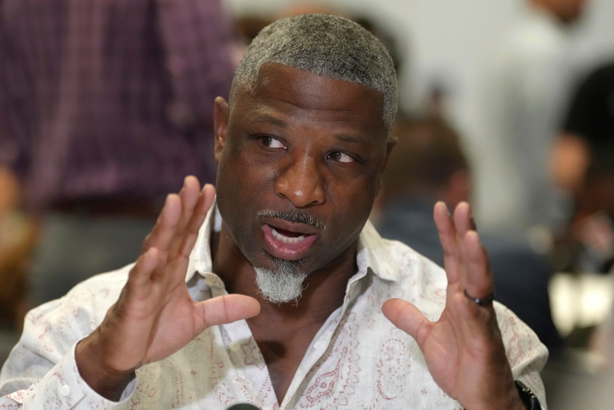 Klint Kubiak cree que no es lo ideal que un QB novato sea titular de inicio con los Raiders