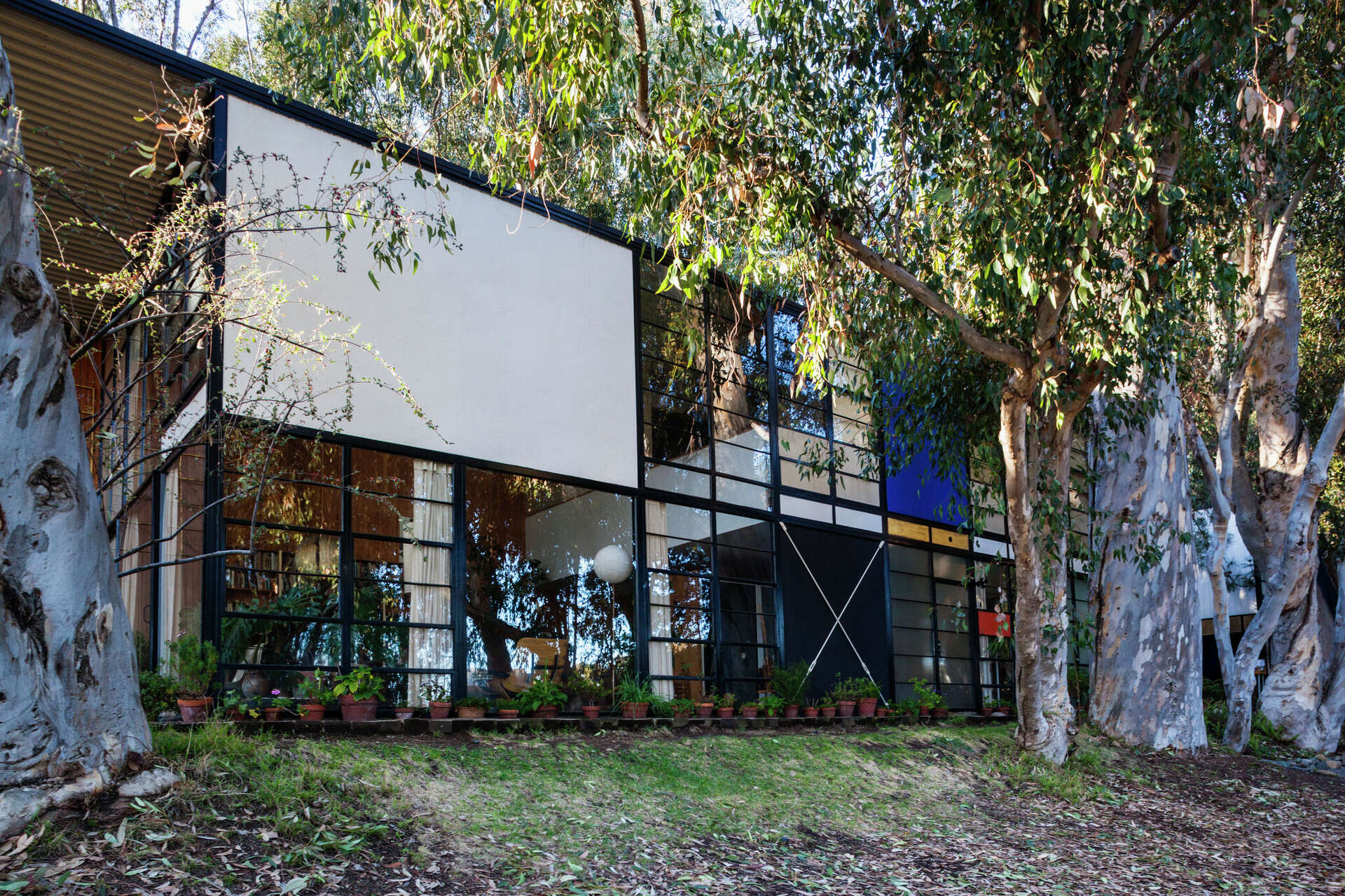 St. Louis native Charles Eames and wife's home inspires prefab houses