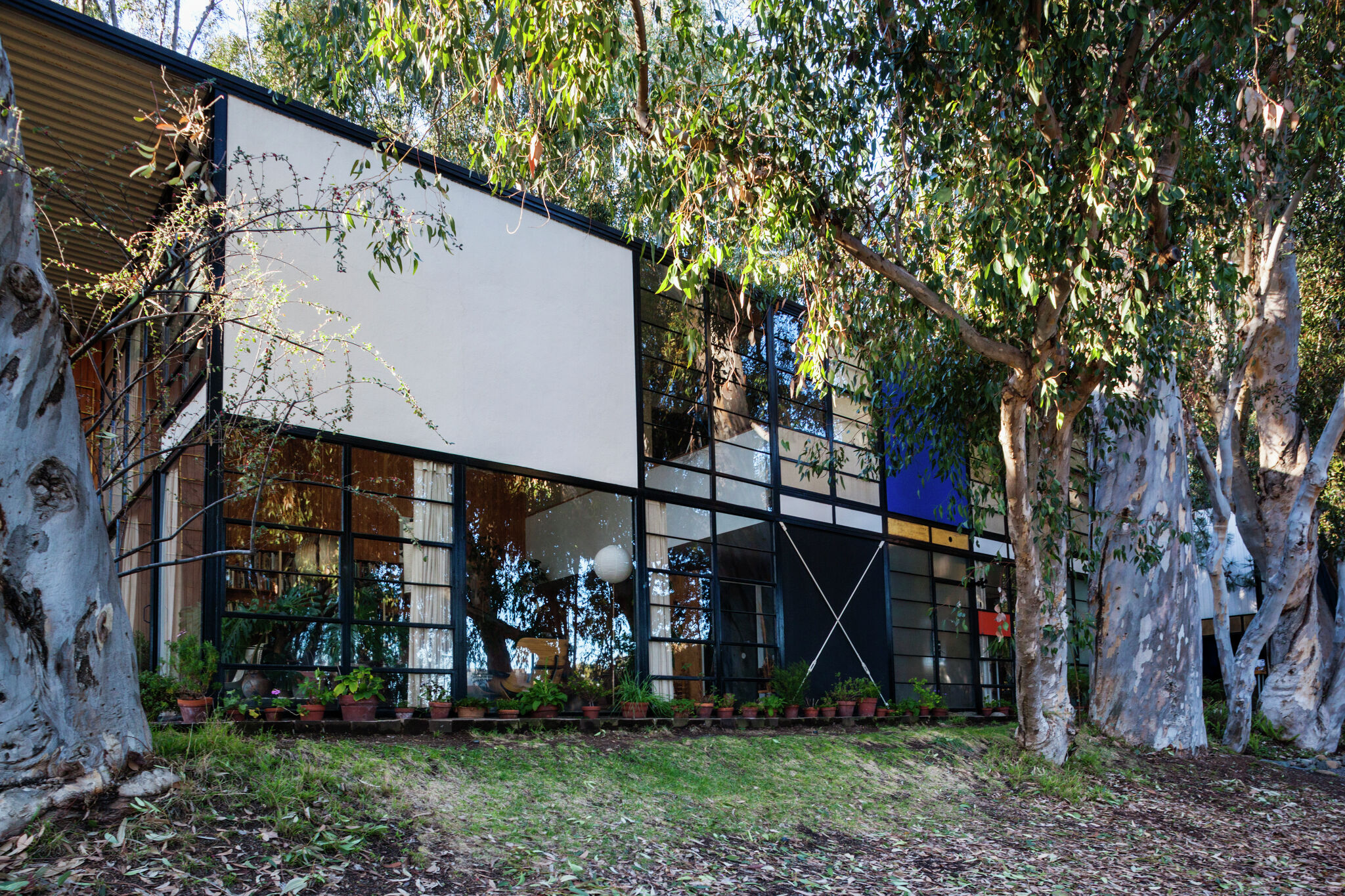 St. Louis native Charles Eames and wife's home inspires prefab houses