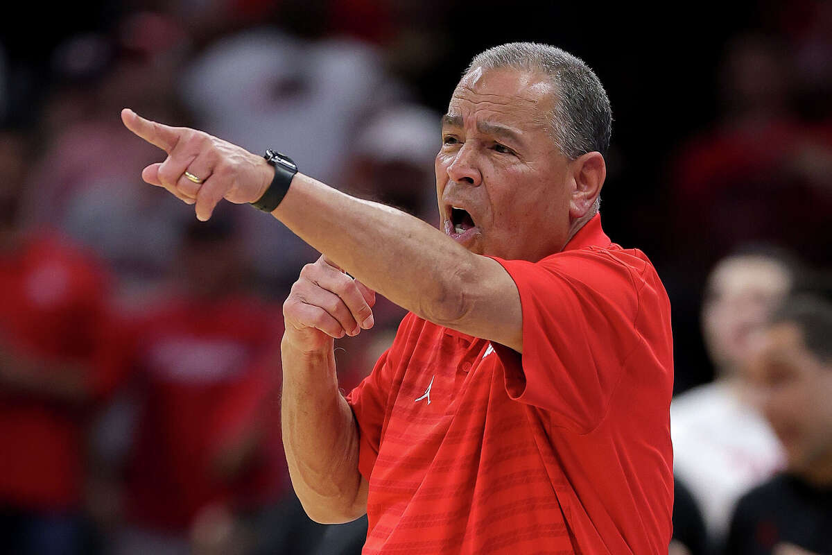 Houston Cougars coach Kelvin Sampson will not be inducted into the Naismith Basketball Hall of Fame. 