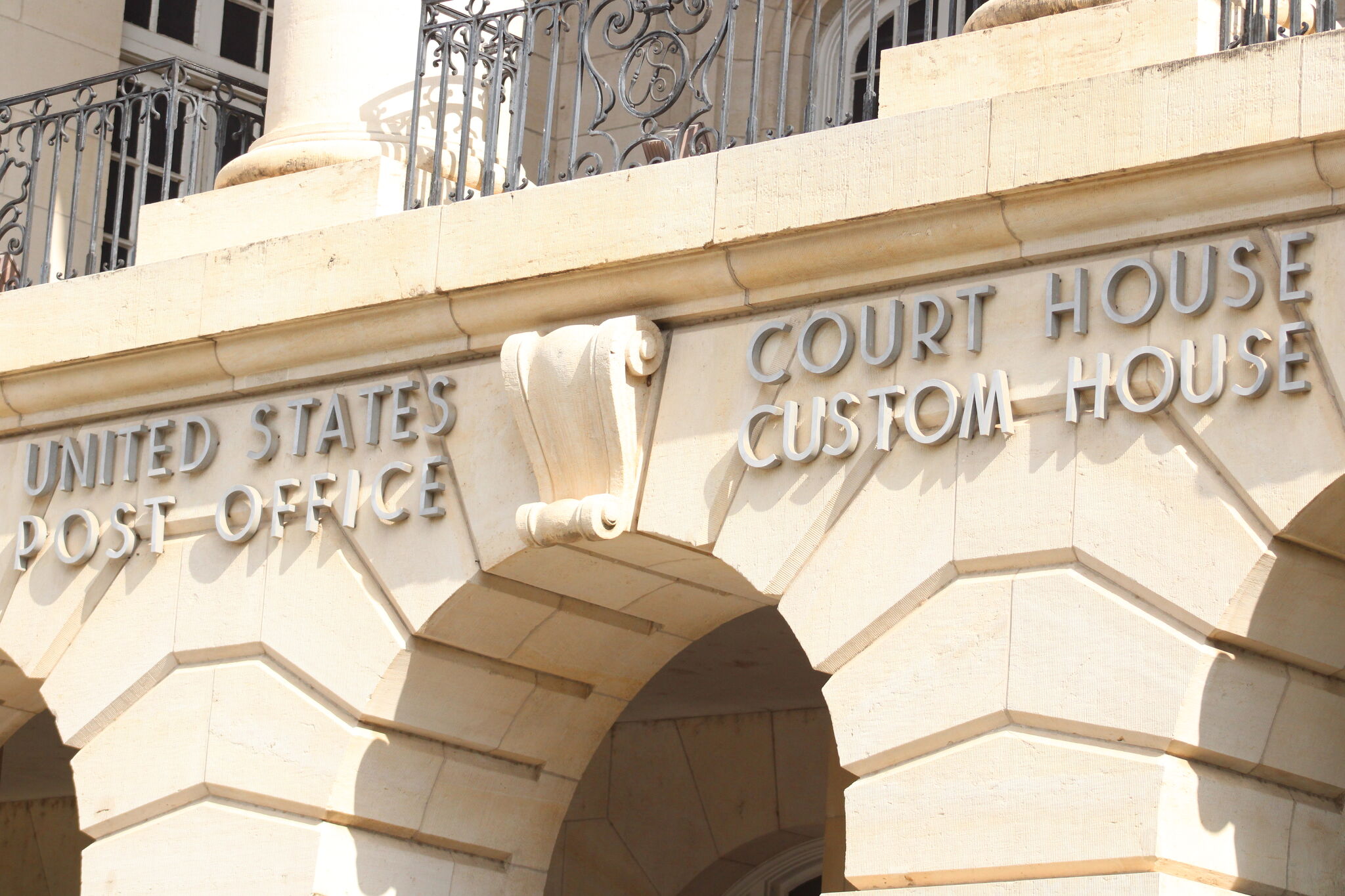 Rojos ganan su 1er juego de visita, 5-3 a Rangers, con 3 jonrones, el ...