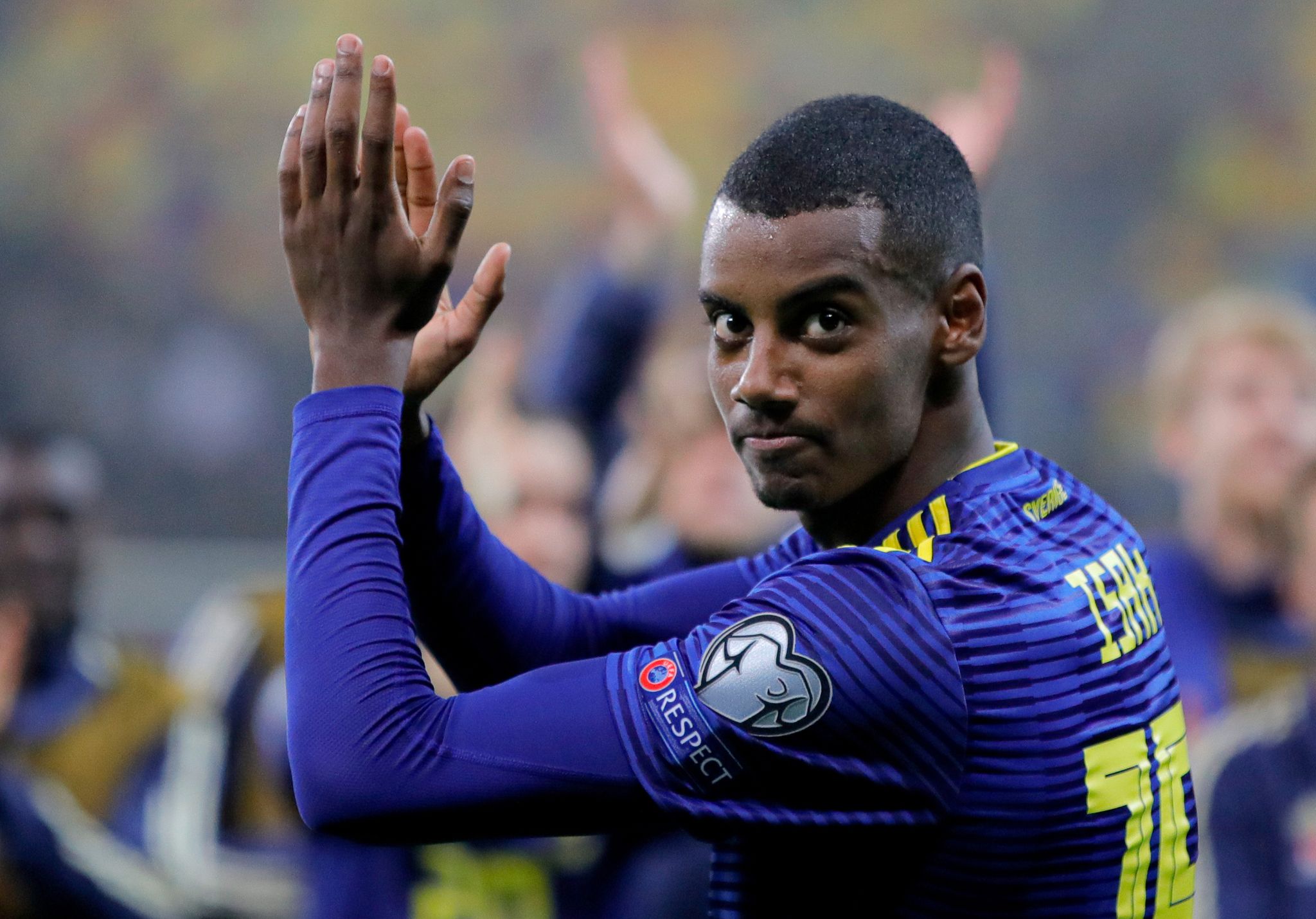 Alexander Isak vuelve a entrenar con Liverpool tras una grave lesión