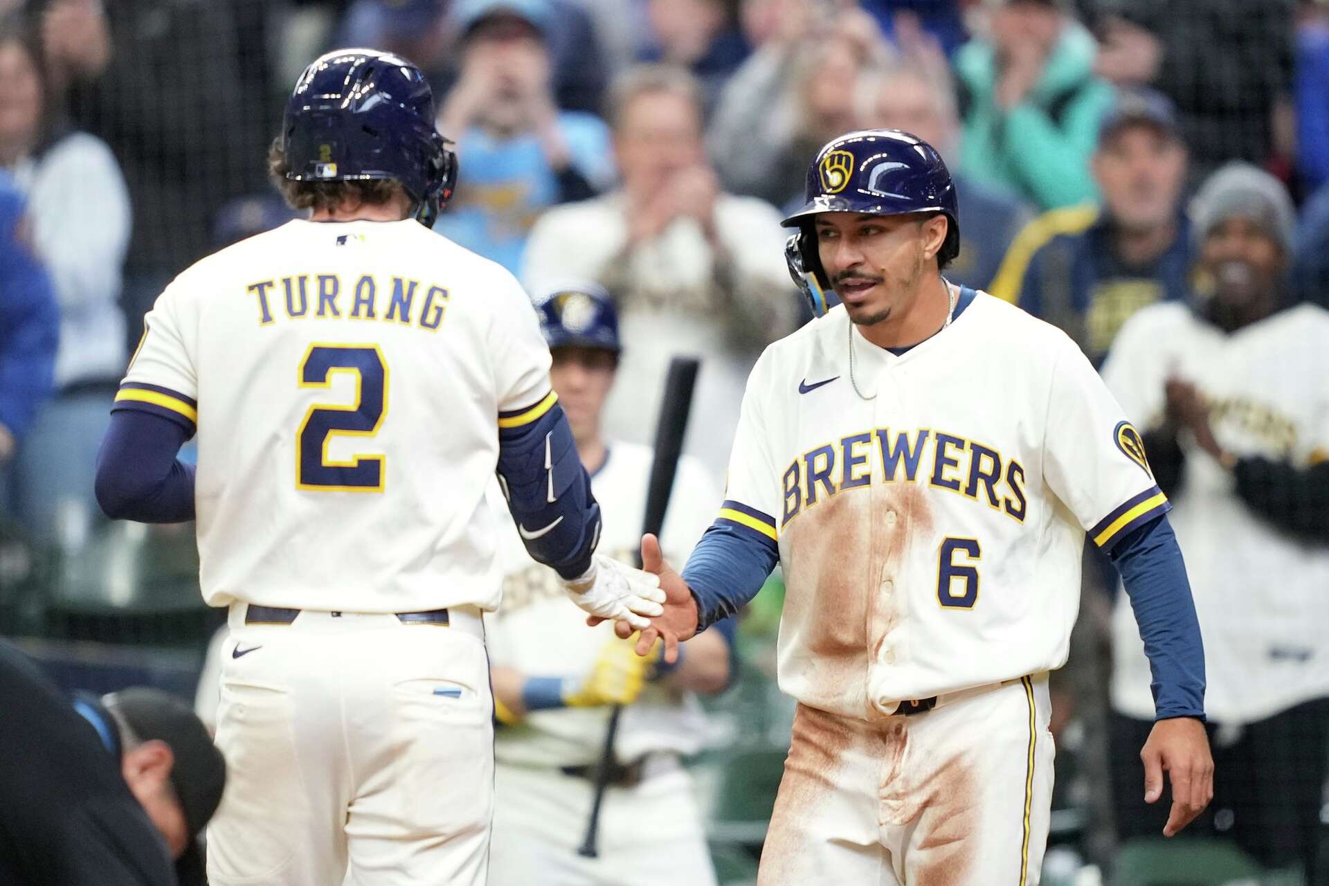 Milwaukee Brewers use 6-run 8th inning to power past Tampa Bay Rays 8-2