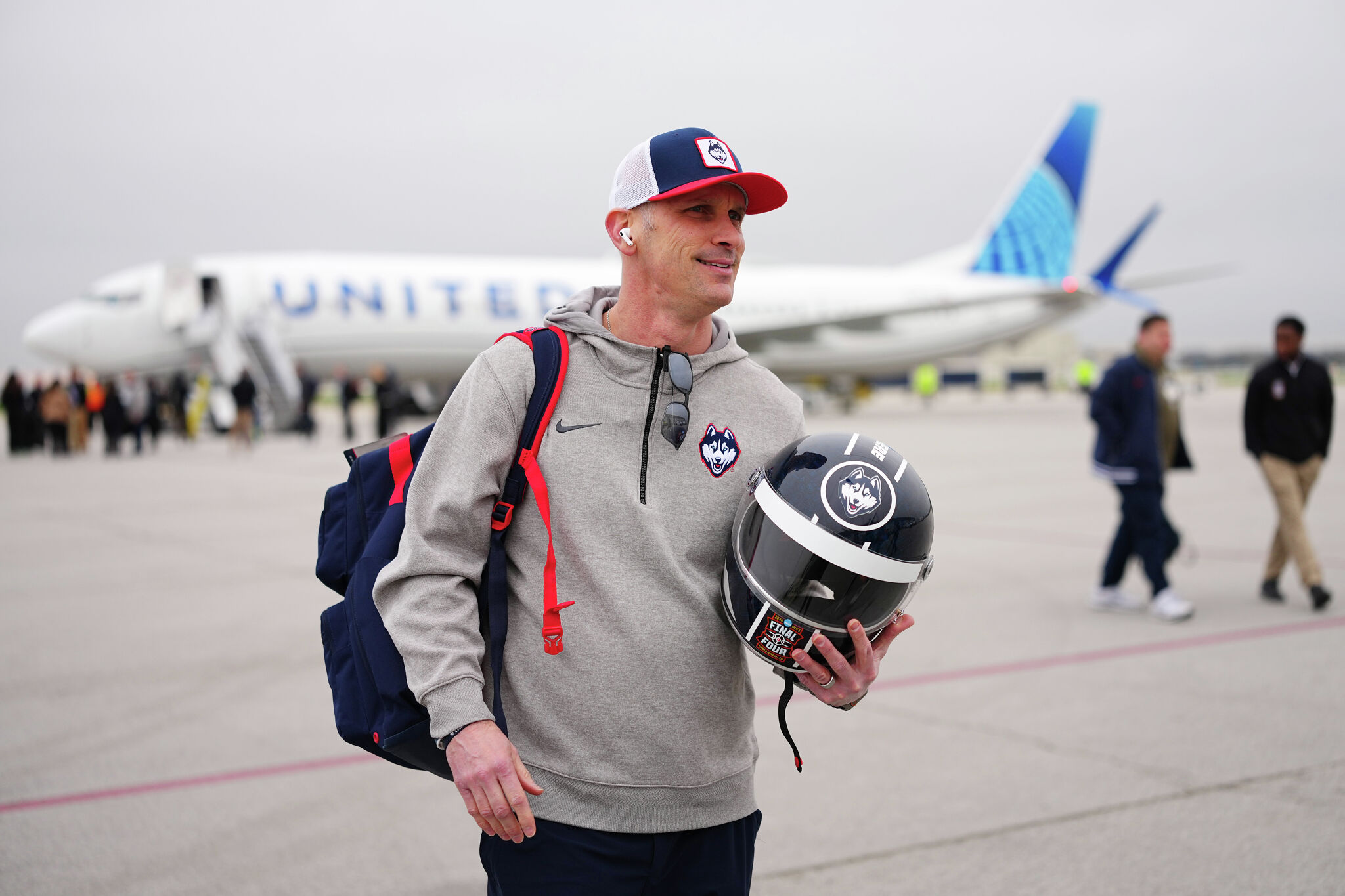 UConn men's basketball touches down in Indianapolis for Final Four after flight delay