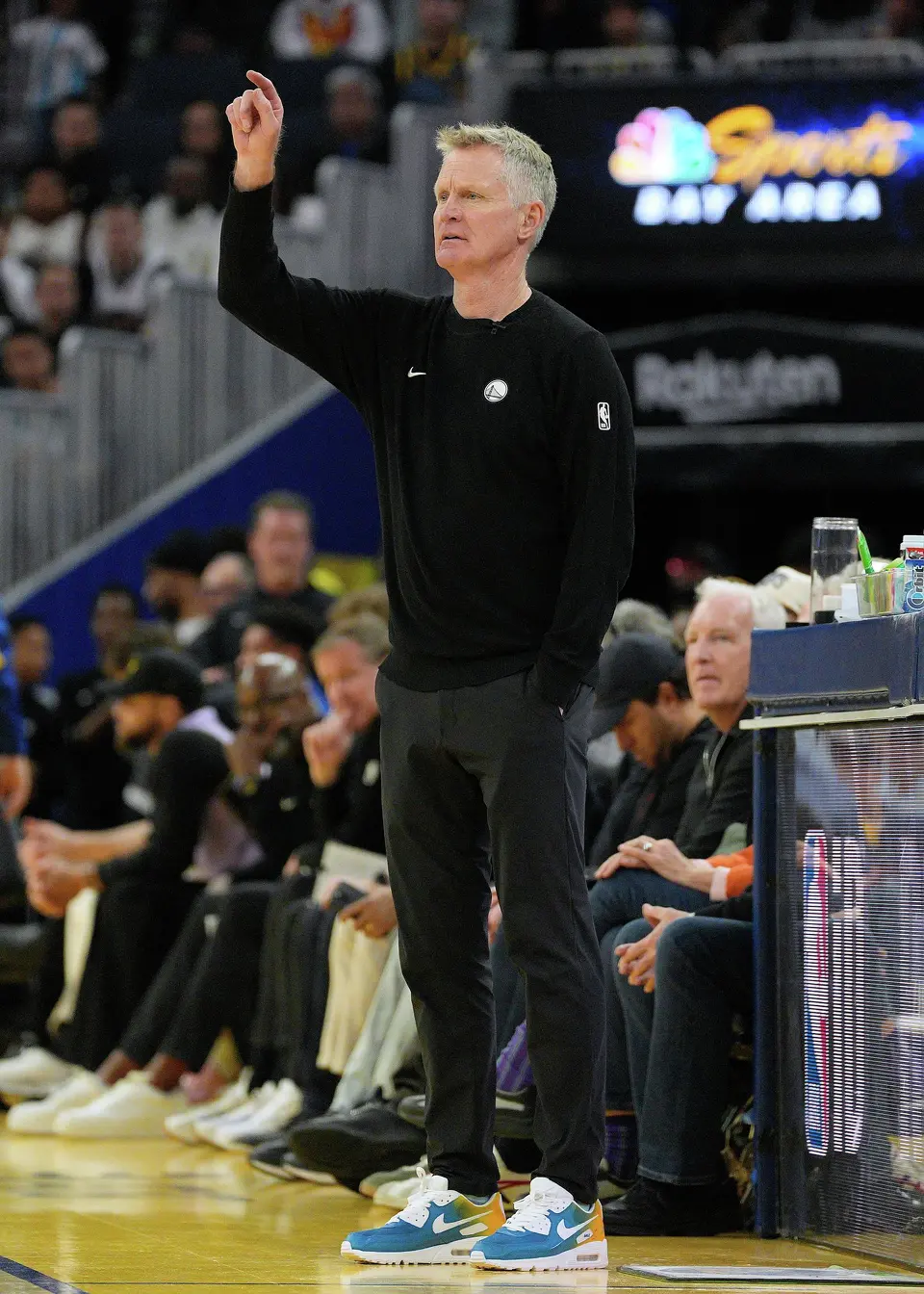 Golden State Warriors head coach Steve Kerr gestures to his players during the second half of an NBA basketball game against the San Antonio Spurs in San Francisco, Wednesday, April 1, 2026. (AP Photo/Tony Avelar)