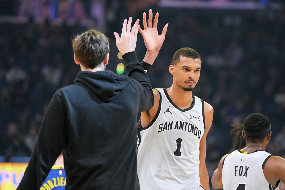 San Antonio Spurs forward Victor Wembanyama (1) high fives a teammate after a time out during the first half against the Golden State Warriors in an NBA basketball game in San Francisco, Wednesday, April 1, 2026. (AP Photo/Tony Avelar)