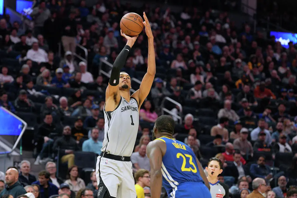 San Antonio Spurs forward Victor Wembanyama (1) takes a shot over Golden State Warriors forward Draymond Green (23) during the first half of an NBA basketball game in San Francisco, Wednesday, April 1, 2026. (AP Photo/Tony Avelar)