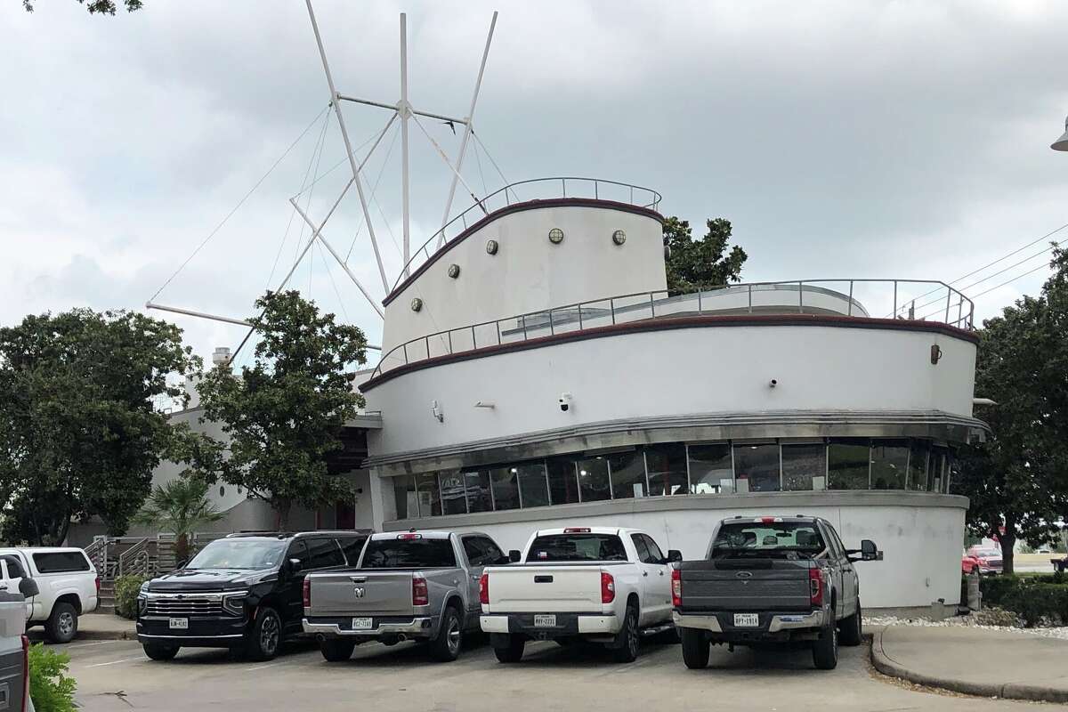 The exterior of Captain Tom's Seafood & Oyster Bar off the East Freeway in Houston, Texas.