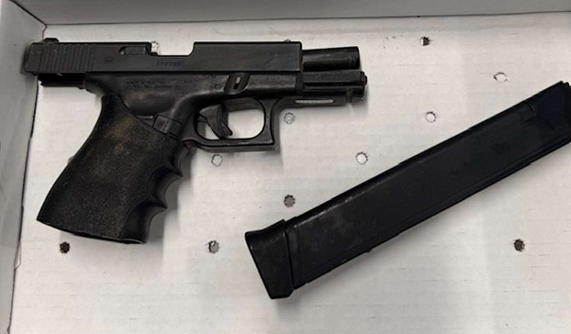 2 men caught with illegal guns in New London after foot chase: Police