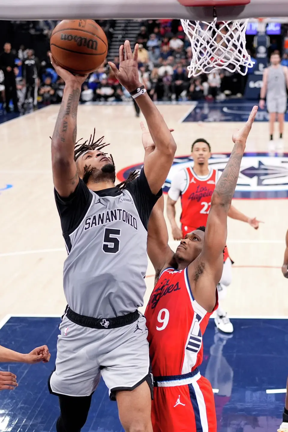 San Antonio Spurs guard Stephon Castle, left, shoots as Los Angeles Clippers guard Bennedict Mathurin defends during the second half of an NBA basketball game Thursday, April 2, 2026, in Inglewood, Calif. (AP Photo/Mark J. Terrill)