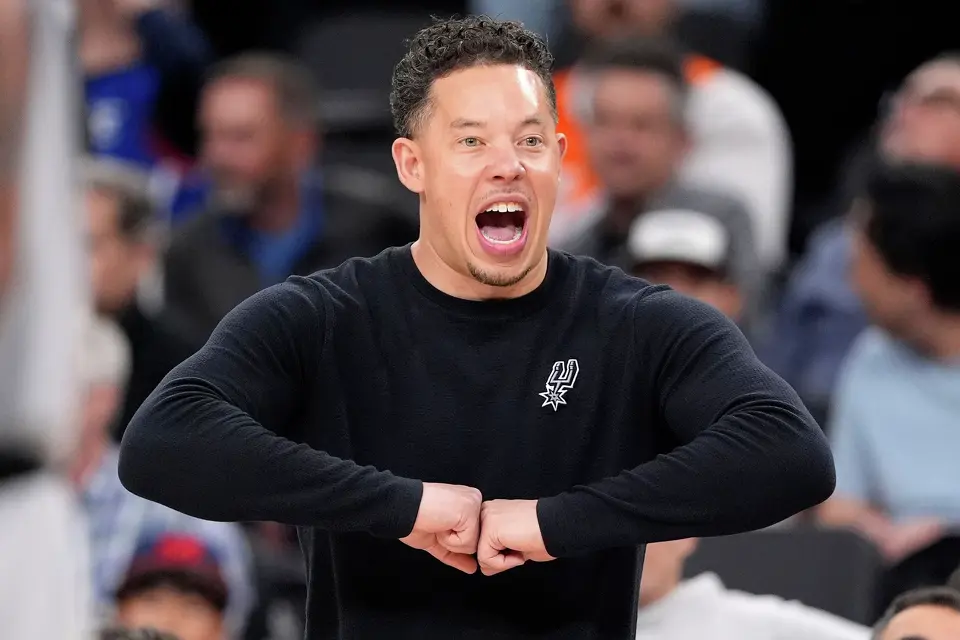 San Antonio Spurs head coach Mitch Johnson gestures during the second half of an NBA basketball game against the Los Angeles Clippers, Thursday, April 2, 2026, in Inglewood, Calif. (AP Photo/Mark J. Terrill)
