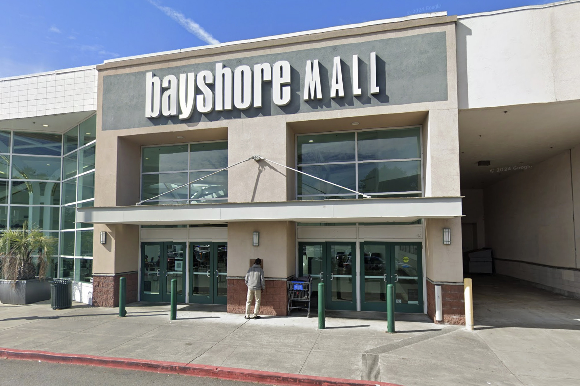sfgate.com - Susana Guerrero - Sign of the times': Once thriving California mall hits the market
