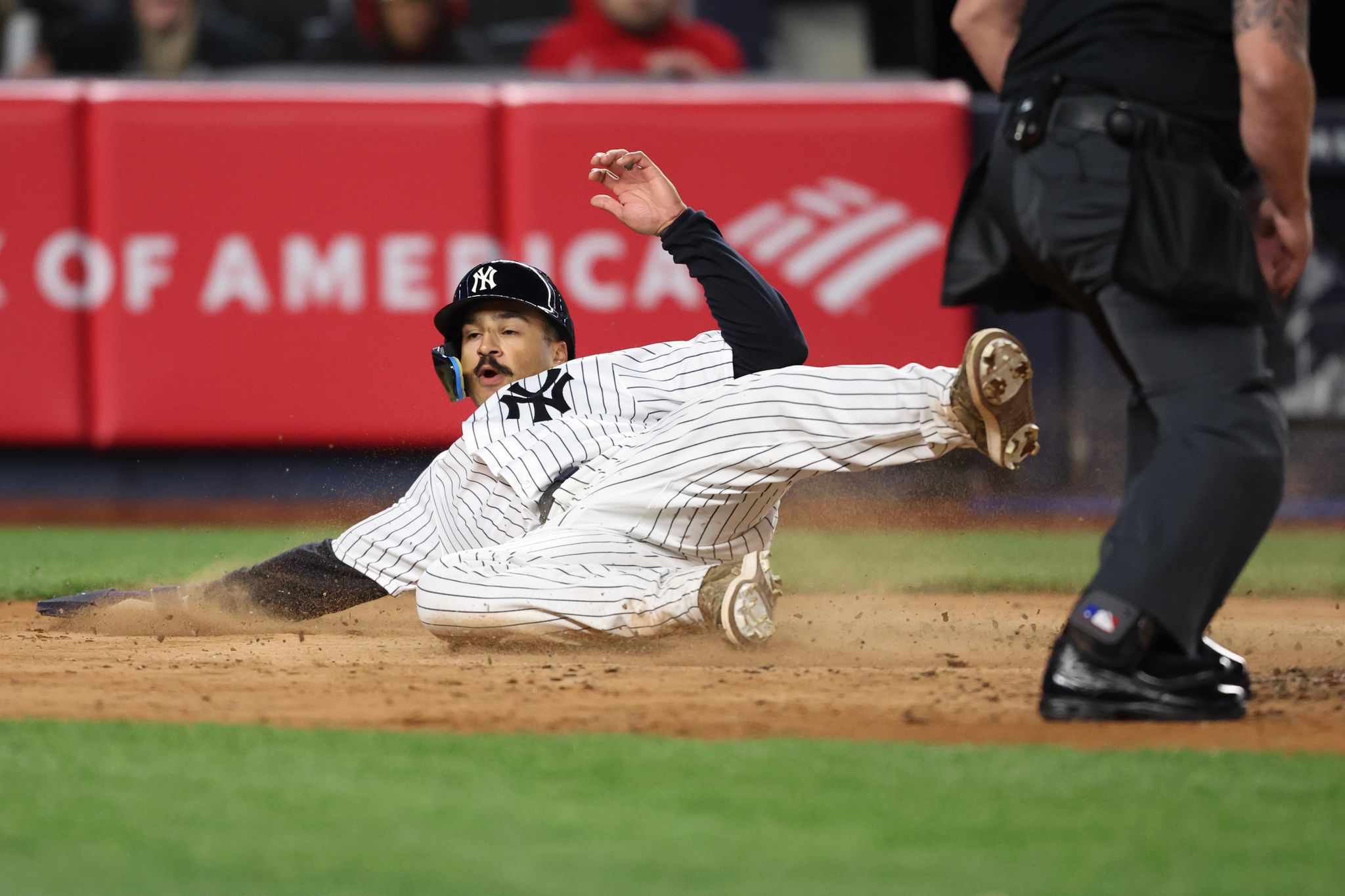 Stanton has first steal since 2020, hits 2-run single in Yankees
