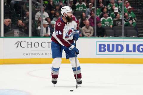 Avalanche beat Stars 2-0 to extend their edge in the Central Division race