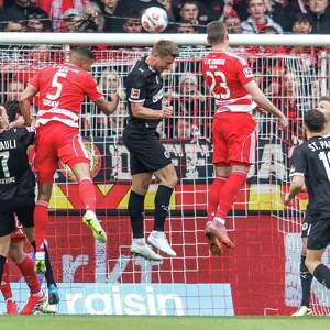 Bosnia keeper Nikola Vasilj's saves help St. Pauli hold on for a point against Union Berlin
