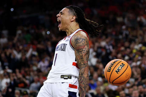 Dan Hurley: UConn star Solo Ball in medical boot after foot sprain