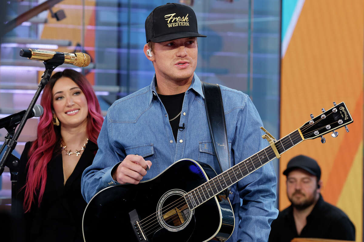 Parker McCollum, a country music singer and Houston Texans fan, offered an apology to Texans' owners Cal and Hannah McNair on Saturday.