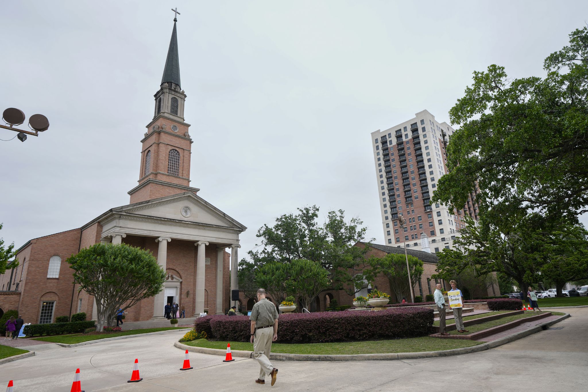 https://s.hdnux.com/photos/01/65/67/60/30899239/3/rawImage.jpg