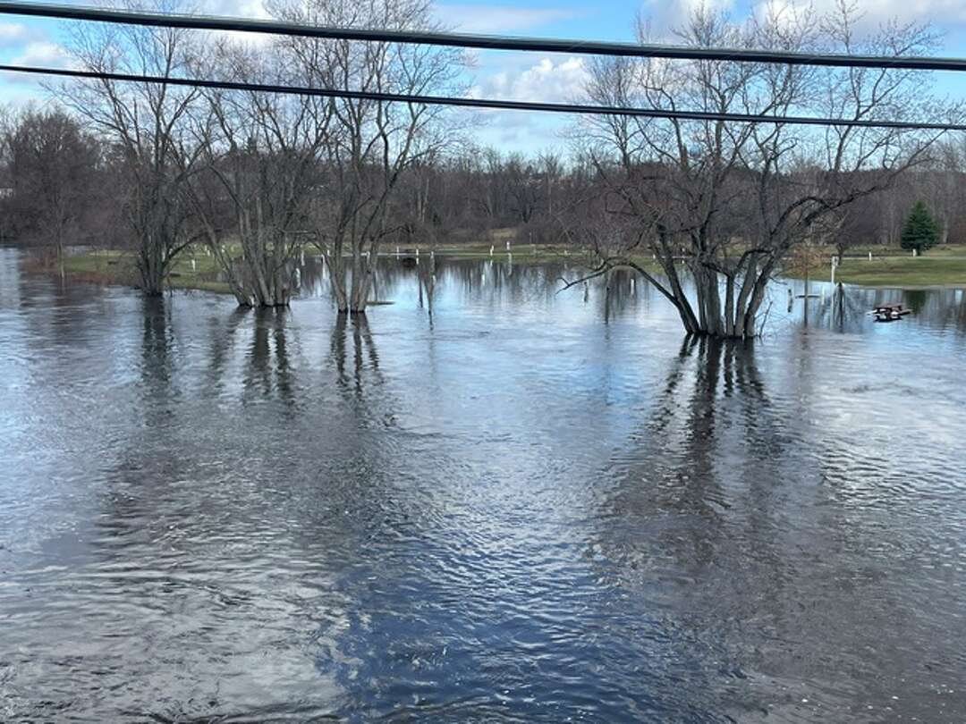 Muskegon River flooding prompts emergency in Evart