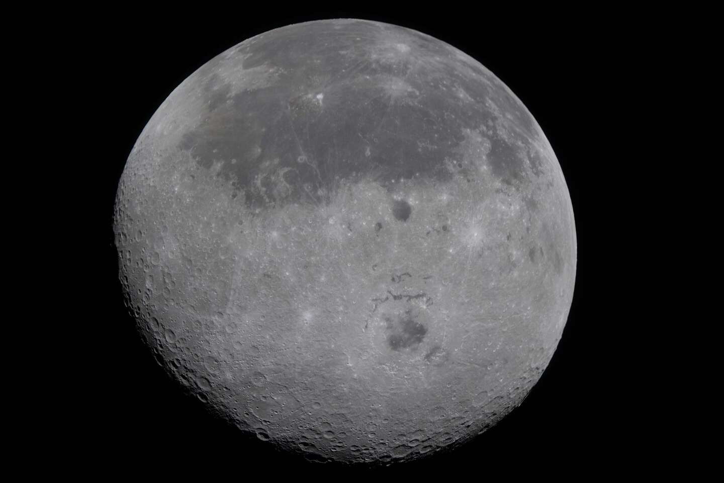 Artemis II breaks Apollo 13’s distance record with daring moon flyby ...