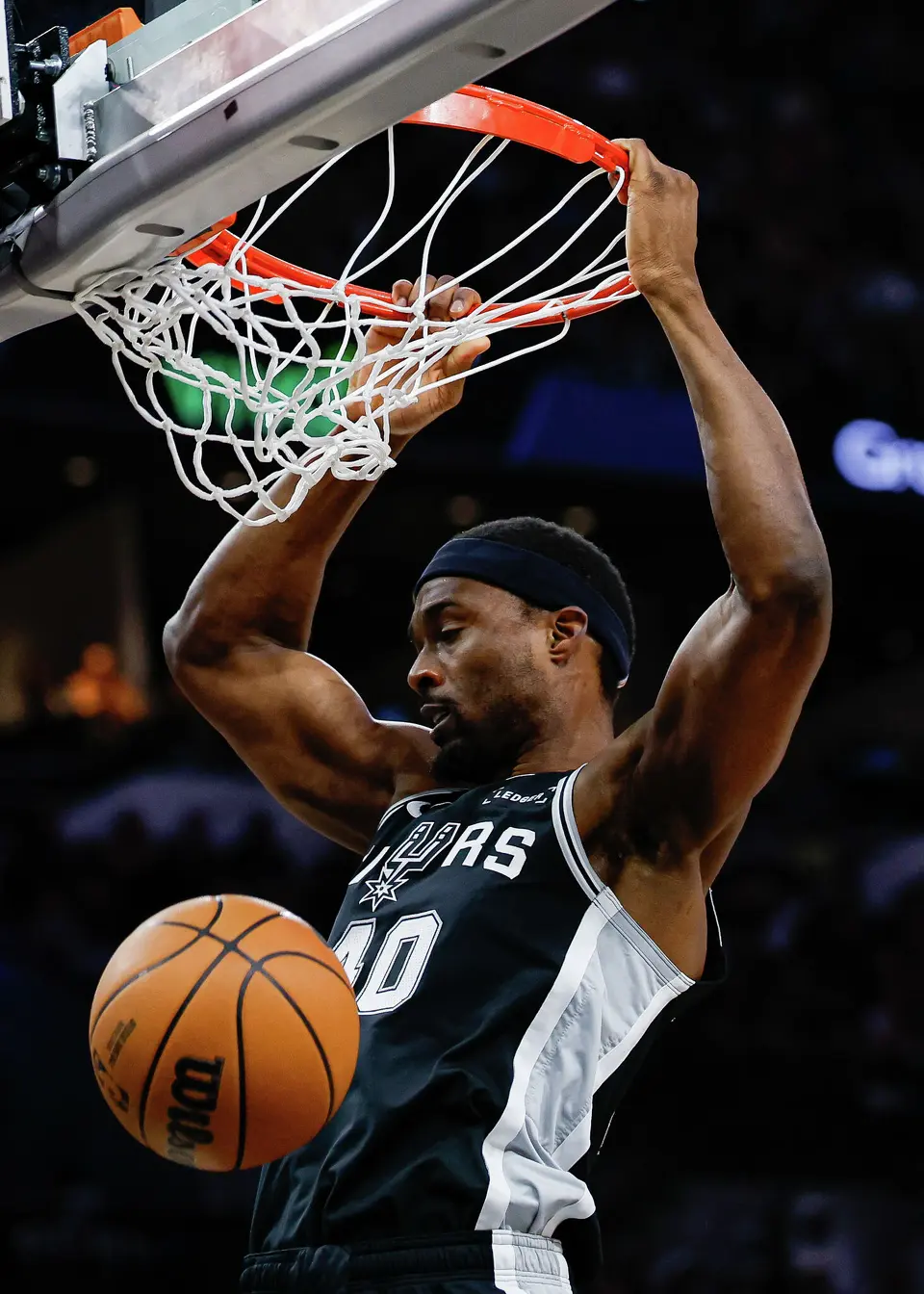 San Antonio Spurs forward Harrison Barnes (40) dunks on the Philadelphia 76ers during an NBA game at Frost Bank Center in San Antonio, Monday, April 6, 2026. The San Antonio Spurs defeated the Philadelphia 76ers 115-102.