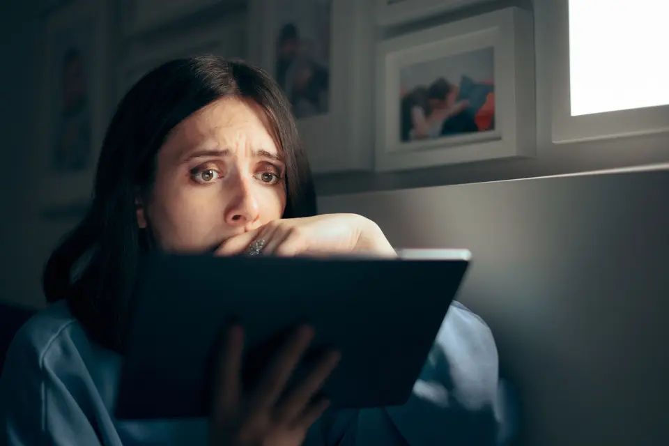 En medio de uno de los ciclos de noticias más caóticos en la memoria reciente, es difícil mantener la calma mientras se desplaza por los titulares saturados de noticias sombrías del día.