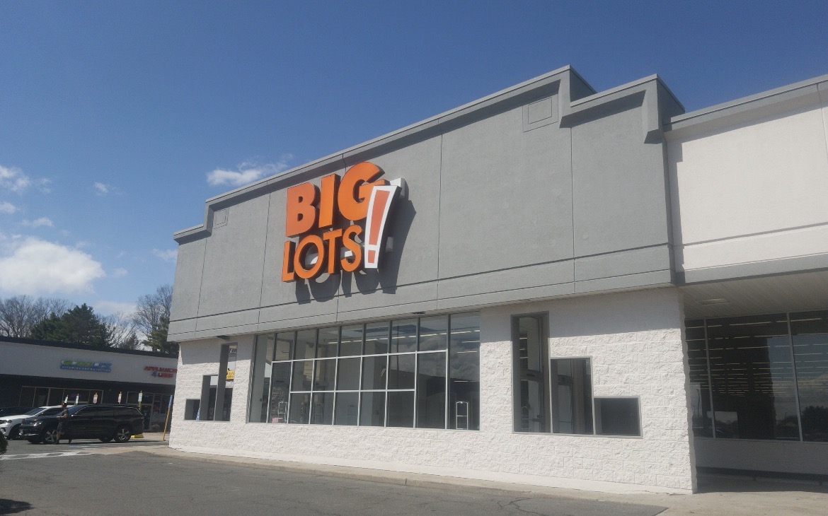 Olympic pairs figure skating gold medalists Riku Miura and Ryuichi ...
