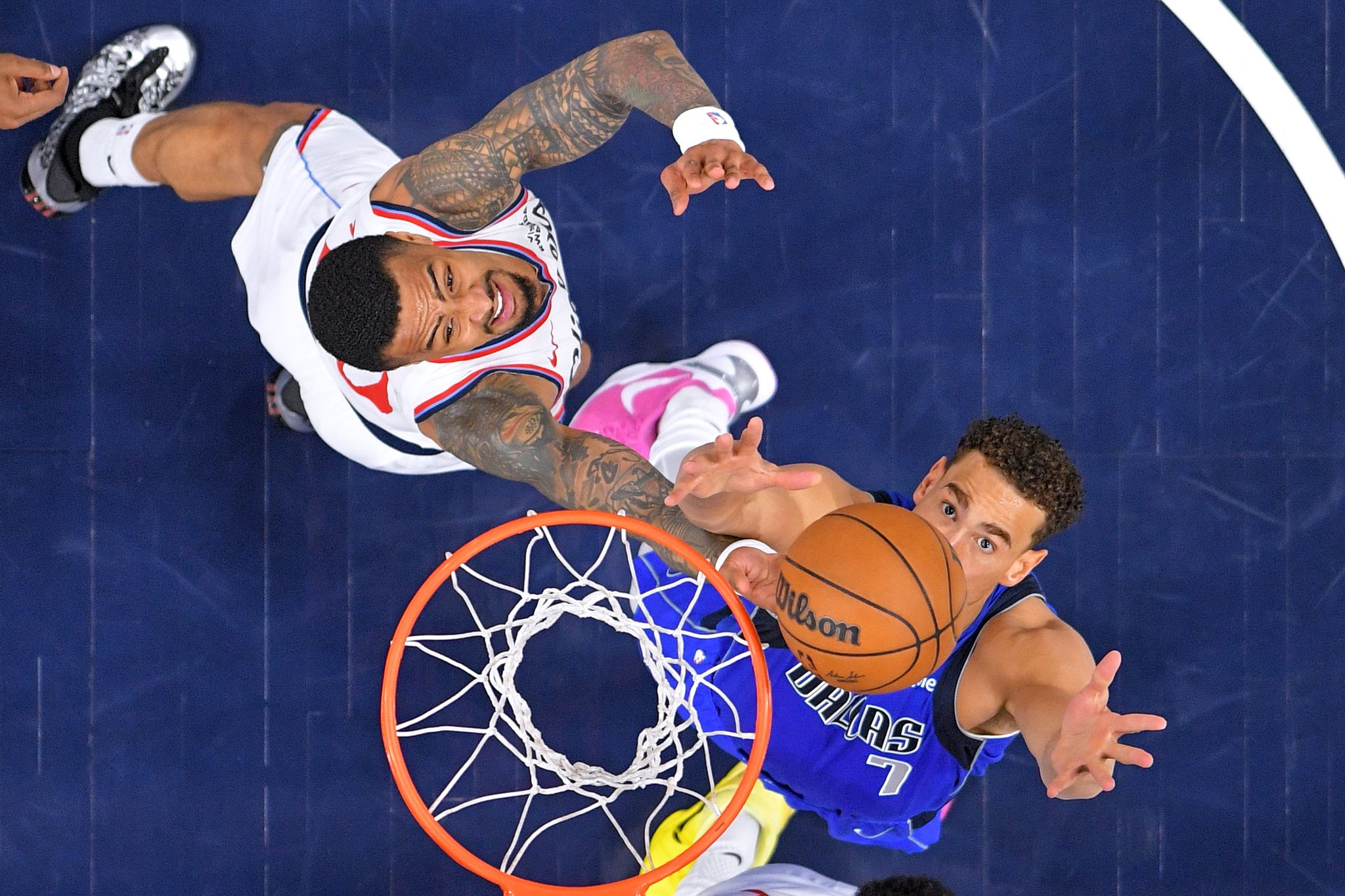 Kawhi Leonard's 34-point night lifts Clippers over Mavs after a
