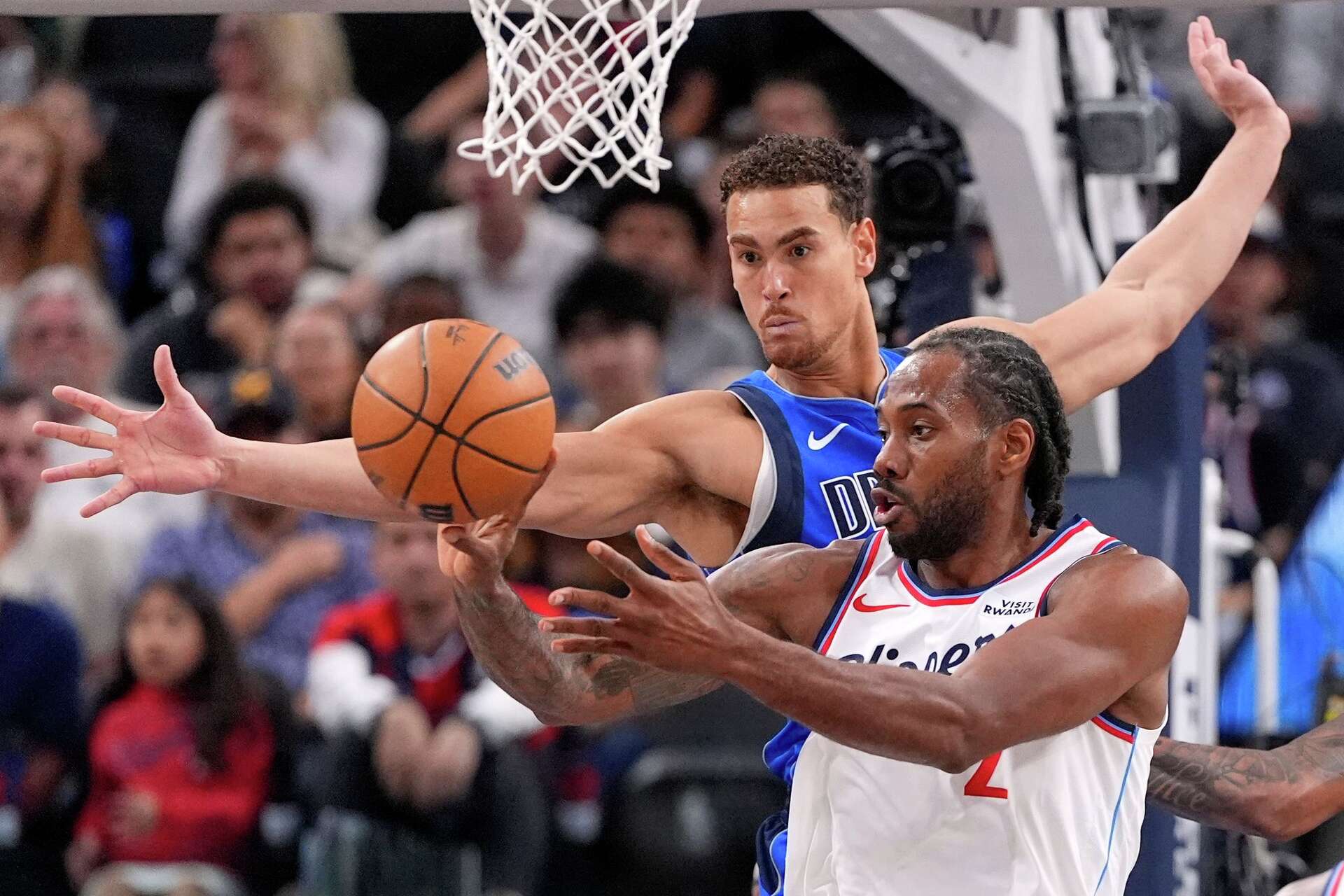 Kawhi Leonard’s 34-point night lifts Clippers over Mavs after a blown ...