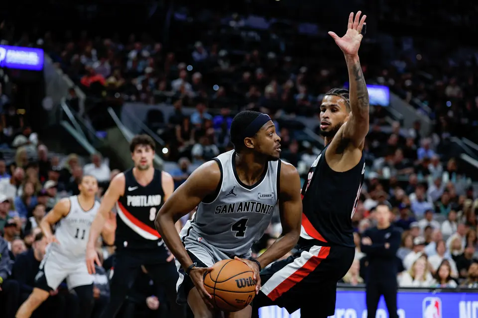 San Antonio Spurs guard De'aaron Fox (4) looks to make a pass during a home game against the Portland Trail Blazers at Frost Bank Center in San Antonio, Wednesday, April 8, 2026.