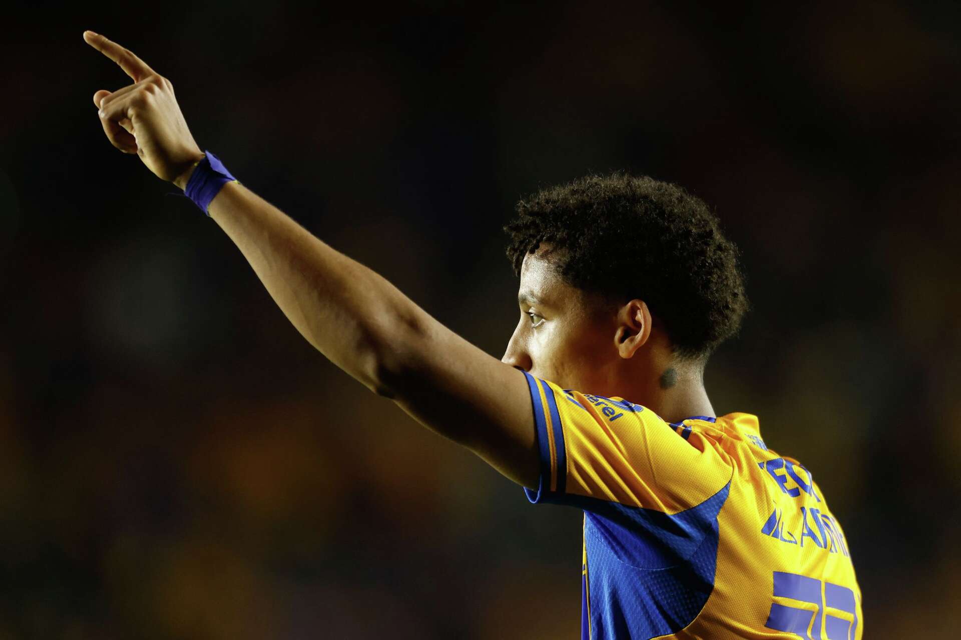 Paulinho's hat trick leads Toluca to a 4-2 first-leg win over LA