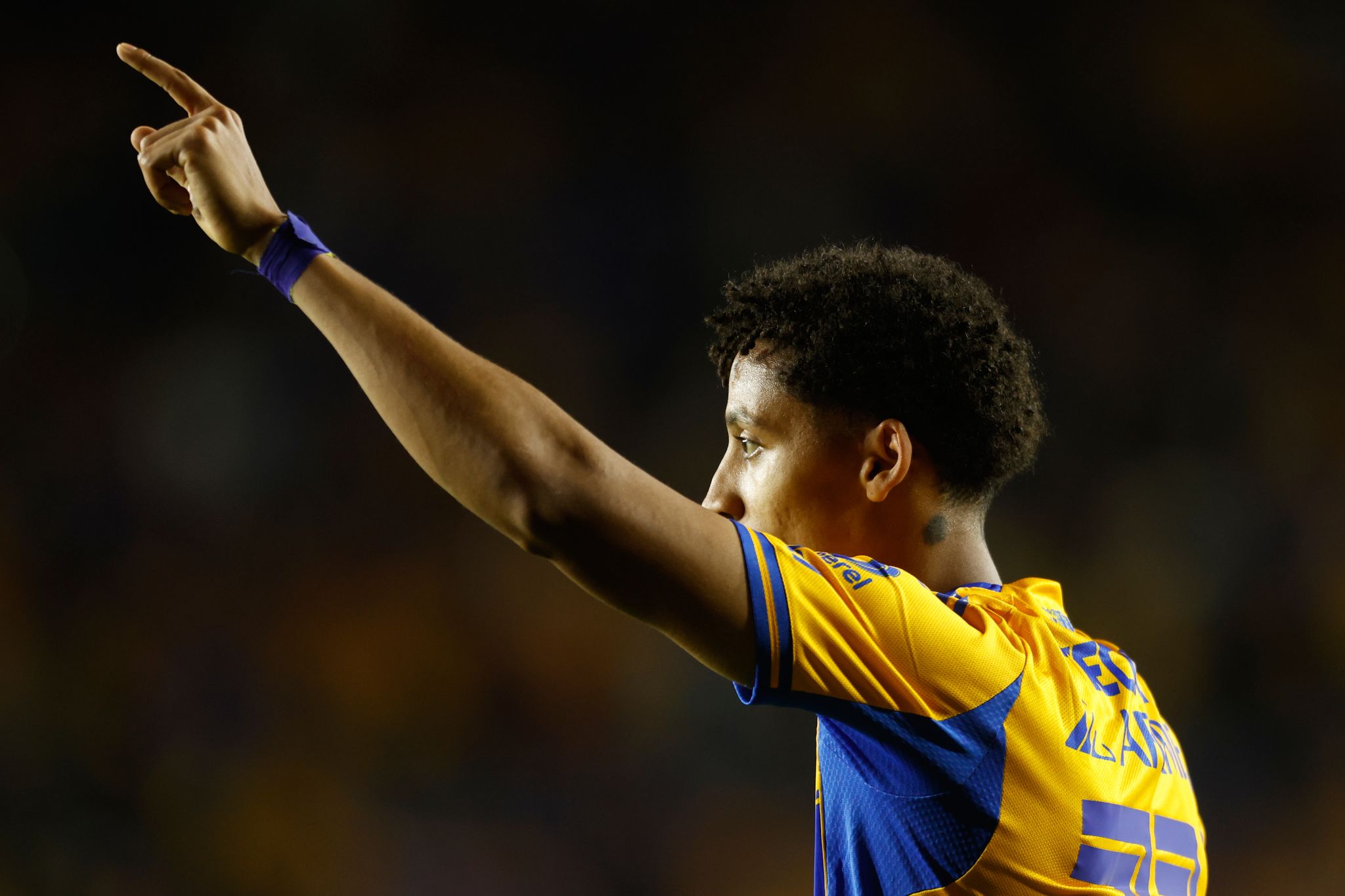 Paulinho's hat trick leads Toluca to a 4-2 first-leg win over LA