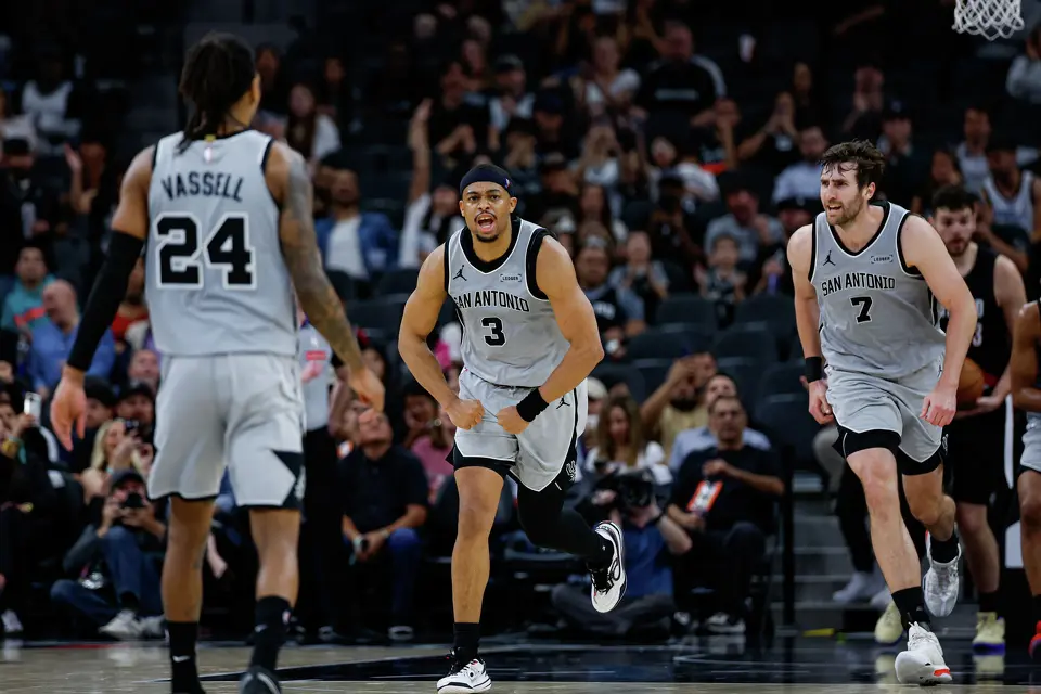 San Antonio Spurs forward Keldon Johnson (3) reacts after making a basket over the Portland Trail Blazers at Frost Bank Center in San Antonio, Wednesday, April 8, 2026. The Spurs defeated the Trail Blazers 112-101.