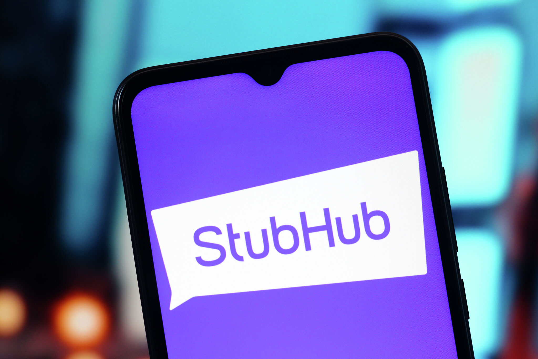 StubHub to refund $10 million in fees to customers over 'deceptive ticket pricing,' FTC says