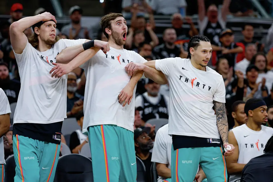 San Antonio Spurs forward Kelly Olynyk (8), center Luke Kornet (7) and forward Lindy Waters III (43) react to a dunk made by their teammate forward Julian Champagnie (30) during the first quarter against the Dallas Mavericks at Frost Bank Center in San Antonio, Friday, April 10, 2026.