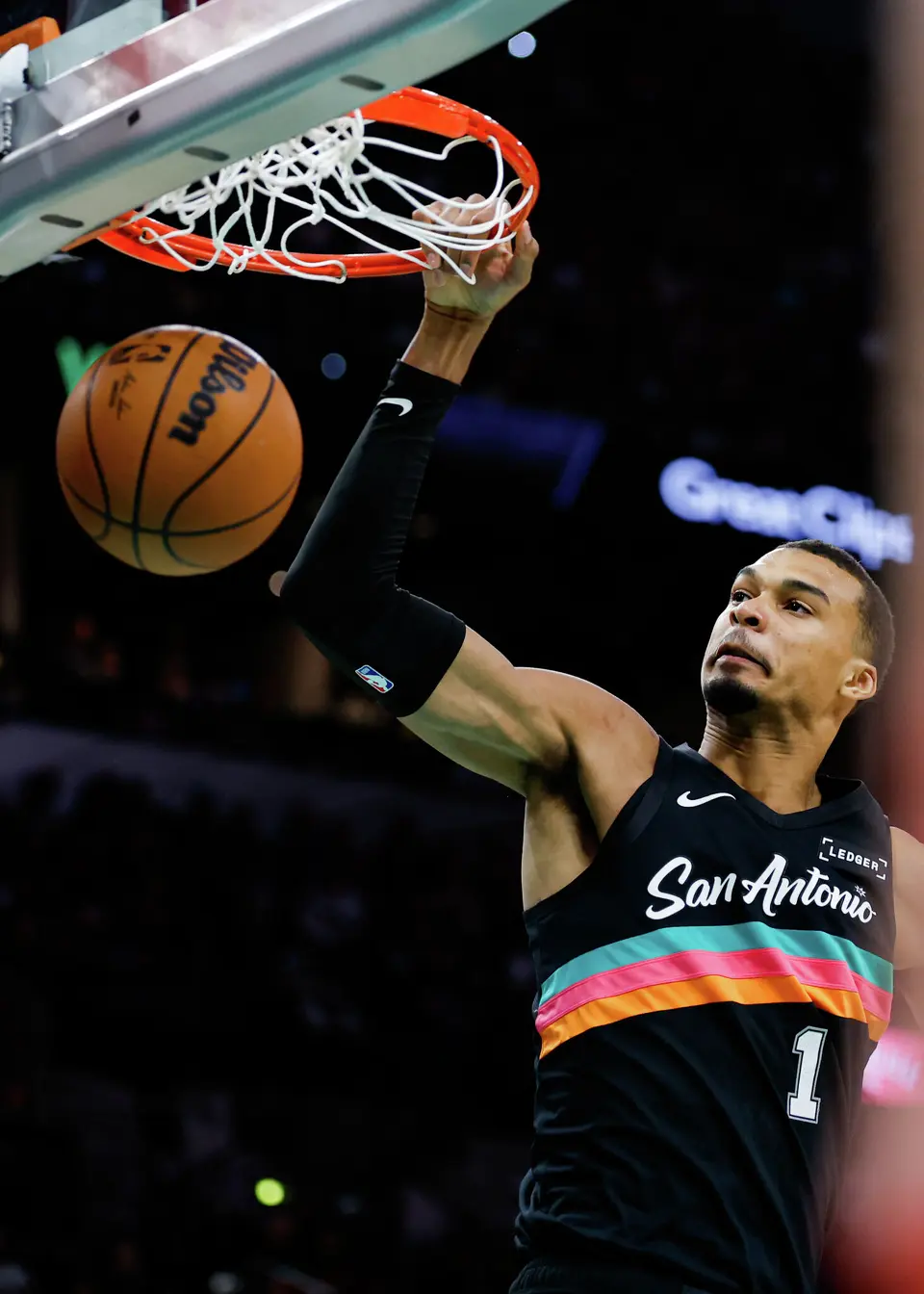 San Antonio Spurs forward Victor Wembanyama (1) dunks on the Dallas Mavericks during the first quarter at Frost Bank Center in San Antonio, Friday, April 10, 2026. The Spurs won 139-120 with 40 points from Wembanyama.