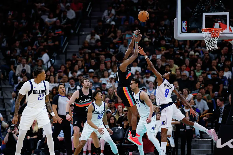 San Antonio Spurs guard De'aaron Fox (4) shoots over Dallas Mavericks guard AJ Johnson (8) during the third quarter at Frost Bank Center in San Antonio, Friday, April 10, 2026. The Spurs won 139-120.