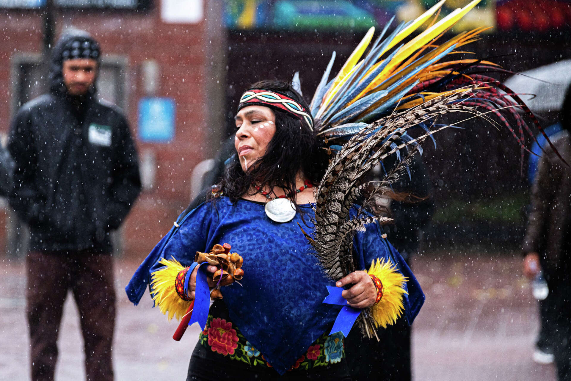 Aztec dancers amaze onlookers at SF's soggy Cesar Chavez-free parade