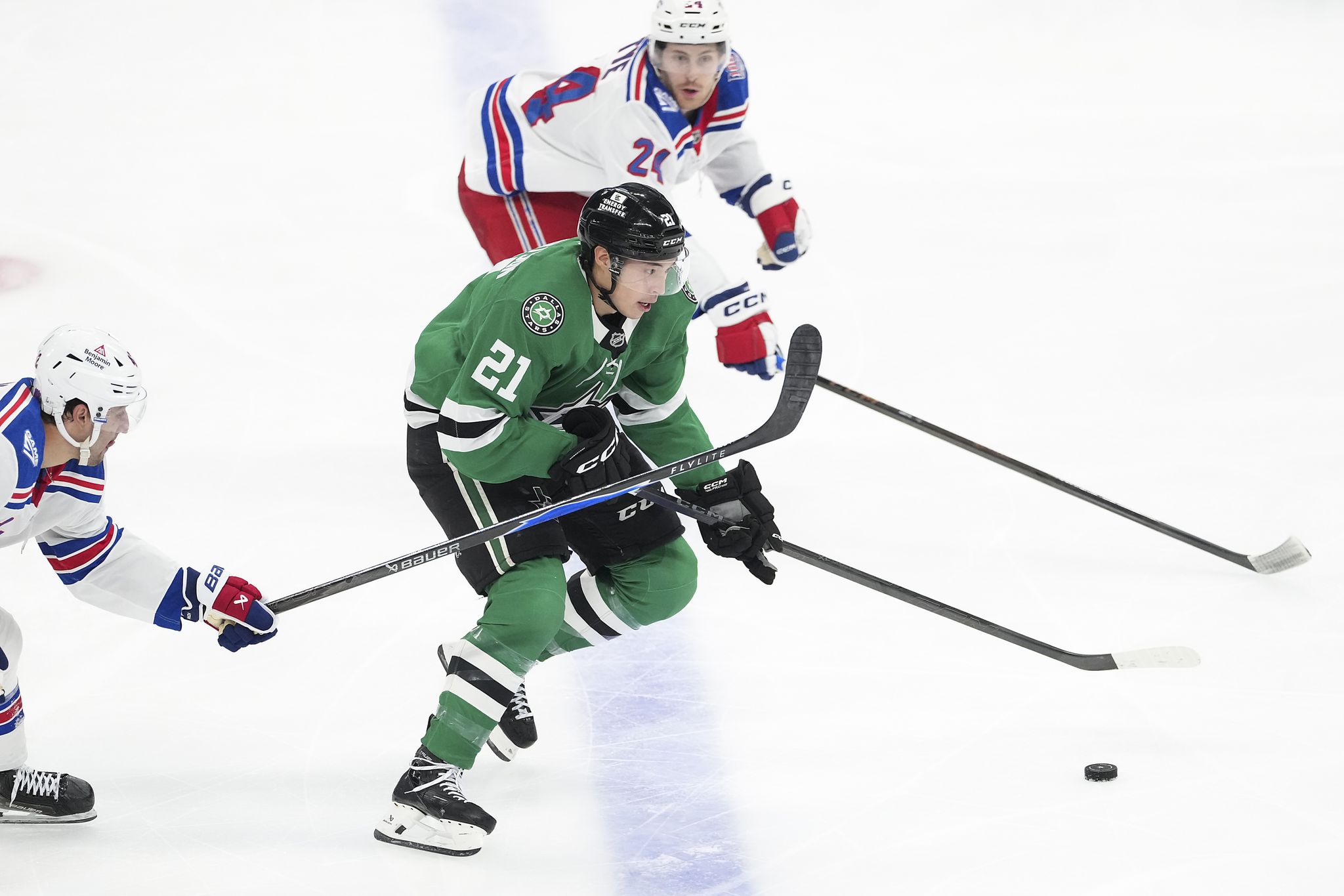 NFL approves new position-specific helmets for QBs and linemen