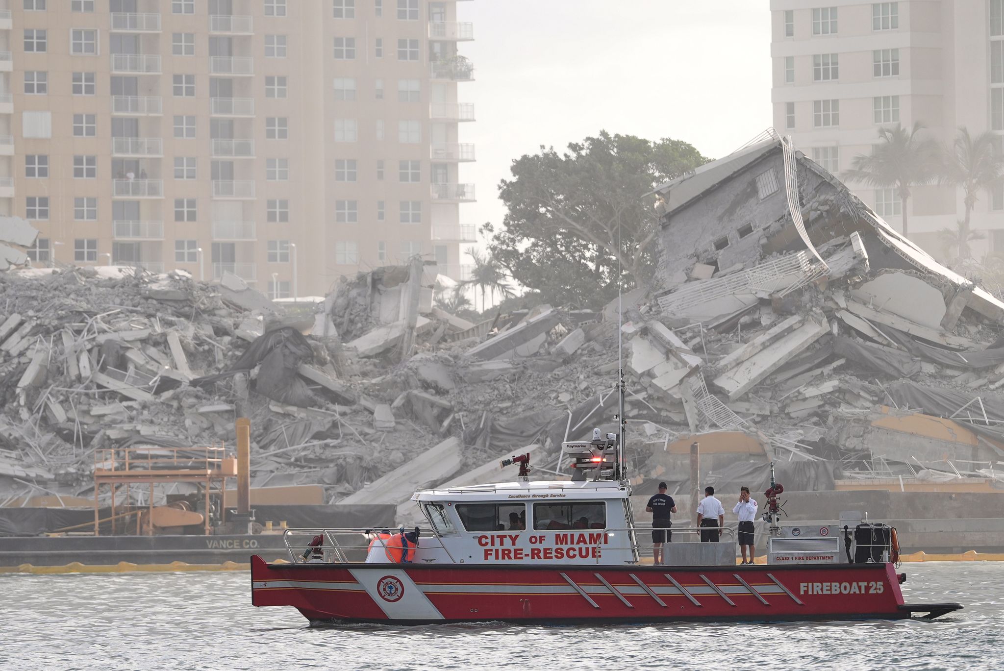 A 23-story hotel in exclusive Miami locale vanishes in seconds
