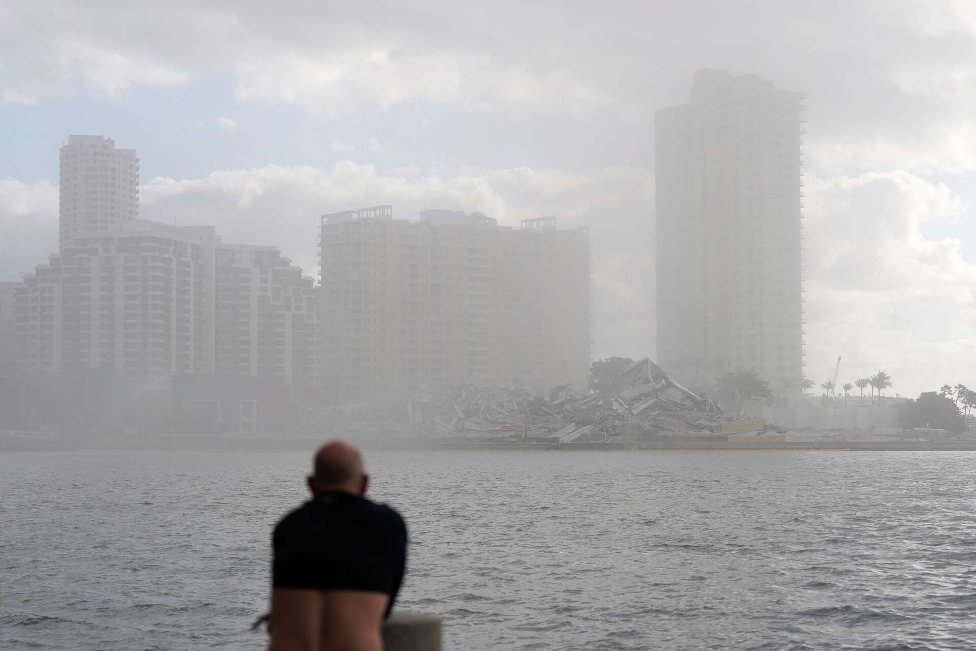 A 23-story hotel in exclusive Miami locale vanishes in seconds